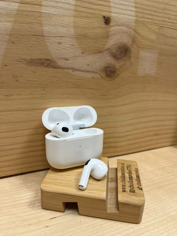 Apple AirPods (3ª generación) - Estuche de carga MagSafe